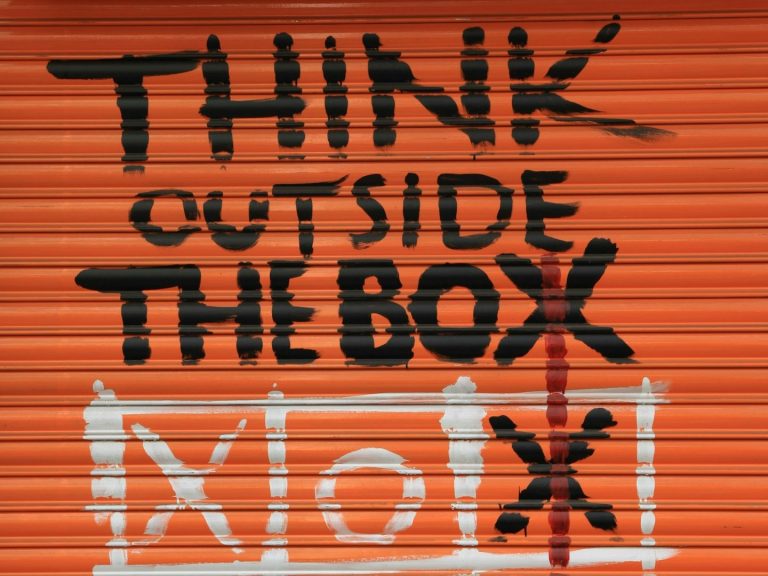 Out of the Box TAG Penser hors du cadre, approche du coaching de Céline Garcia