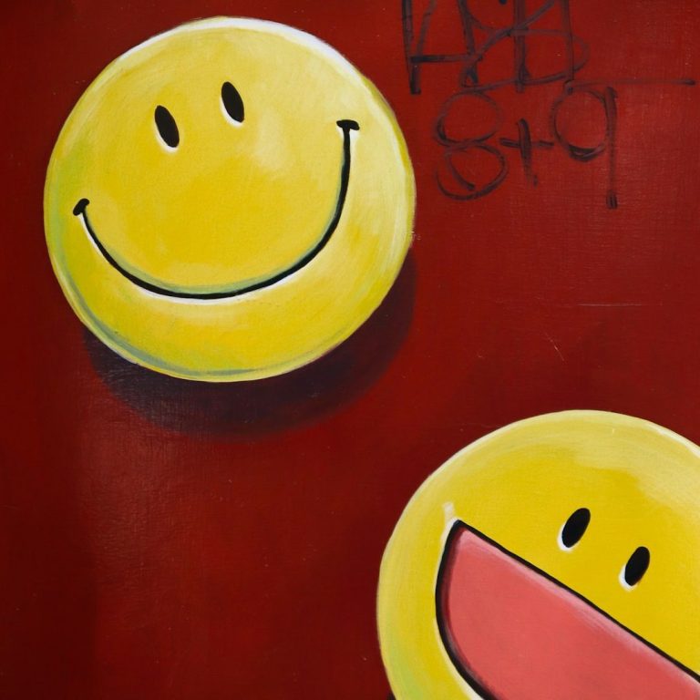 Avis google de Fabien Smileys joyeux jaunes sur fond rouge avec graffitis.