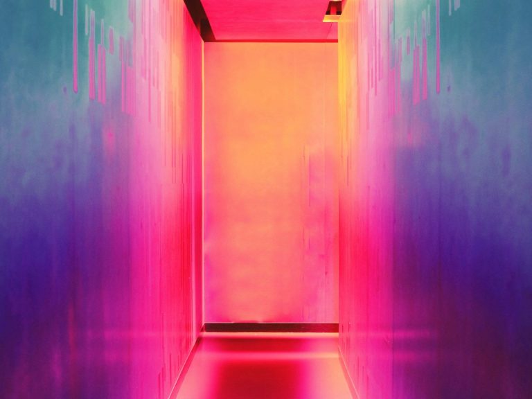 Porte de la transformation Porte arc en ciel du changement