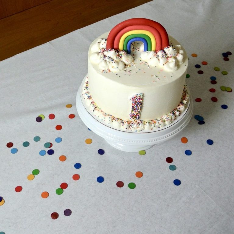 Avis google de Frédéric Gâteau décoré d'un arc-en-ciel en bonbons et d'une bordure colorée.